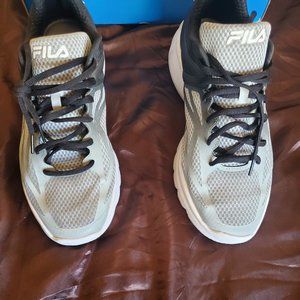 FILA SIZE 11 MEN'S SNEAKERS TENNIS SHOES WALKING COMFORTABLE EXCELLENT CONDITION